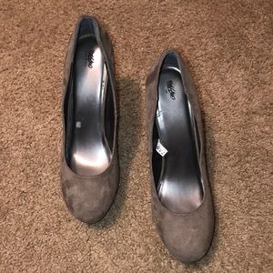 Sold sold sold Taupe / gray Suede high heels size 11